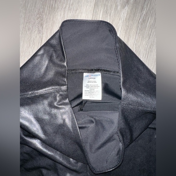 Shiny Black Leggings size L - Picture 3 of 3